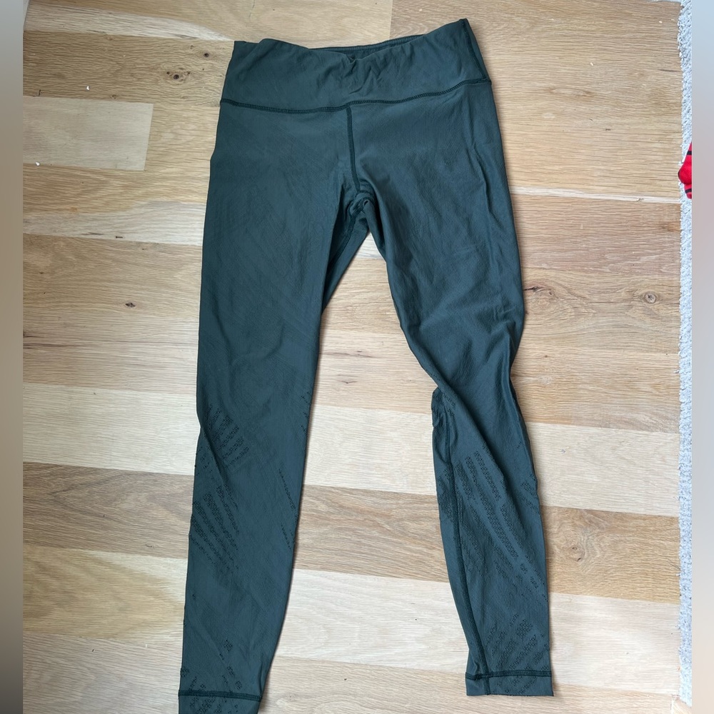 Vimmia hunter green legging with mesh detail on the legs. Size medium.